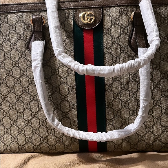 This is a Gucci bag I just got and I’m just selling it brand new no use - Picture 4 of 4